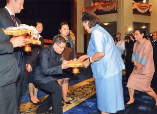 The Amari Resort Pattaya management team, led by Makoo Techasophon, deputy general manager, were granted an audience with HRH Princess Maha Chakri Sirindhorn at the Dusit Palace to present the proceeds collected from ‘Longest Chocolate Sacher Passion Fruit Cake’ charity fund raiser to be utilized in support of the Fund for the Development of Children and Youth in remote areas, under the patronage of HRH Princess Maha Chakri Sirindhorn.